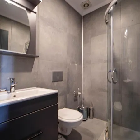 Appartement Studio Flat With Jacuzzi In
