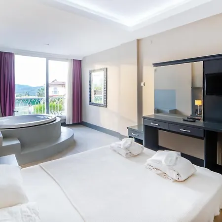 Appartement Studio Flat With Jacuzzi In *